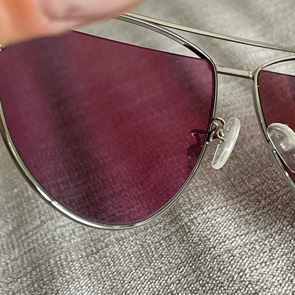 MCQ ALEXANDER MCQUEEN like new sunnies - Picture 8 of 11